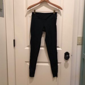 Onzie black leggings